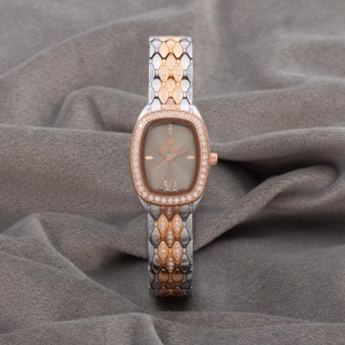 ساعة نسائية باللون المكس