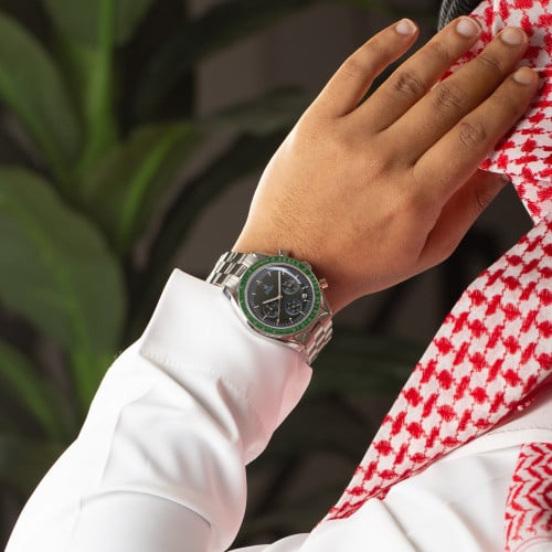 ساعة رجالية باللون الفضي