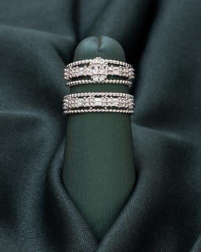 اختيارك لهذا الخاتم يعكس جمال أناقتك وجاذبيتك