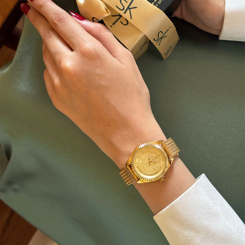 ساعة نسائية بسير حصير ملفت باللون الذهبي ميناء ذهب...