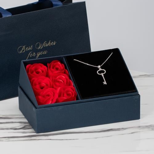 سلسلة أنيقة تميز حضورك وتضفي لمسة من الجاذبية