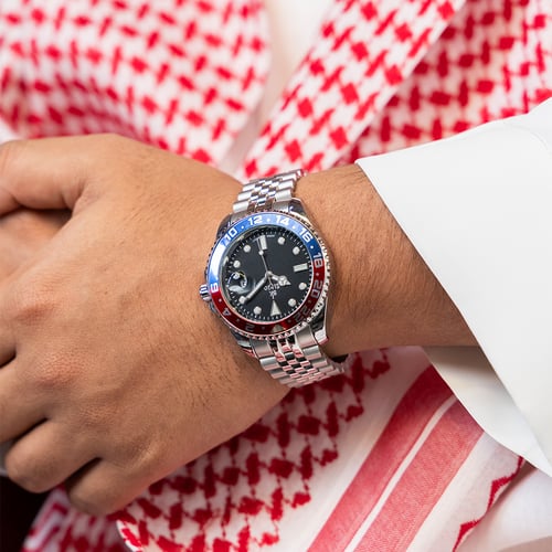 ساعة استيل باللون الفضي