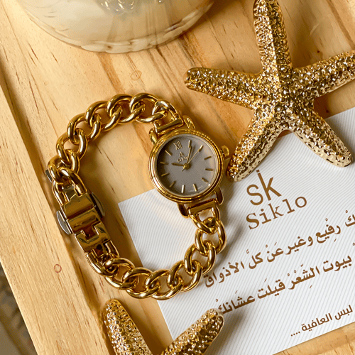 ساعة باللون الذهبي ميناء رصاصي