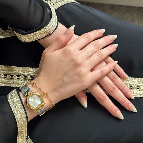 ساعة نسائية باللونين الذهبي والفضي ميناء ابيض