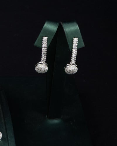 طقم إكسسوار أنيق بلون فضي فاخر