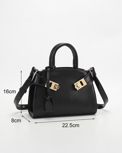 متفردة صغيره باللون الاسود