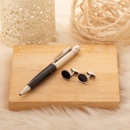 قلم وكبك باللون الاسود والفضي تفرد لايتكرر