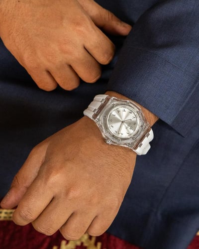 ساعة ربل عربي باللون الأبيض