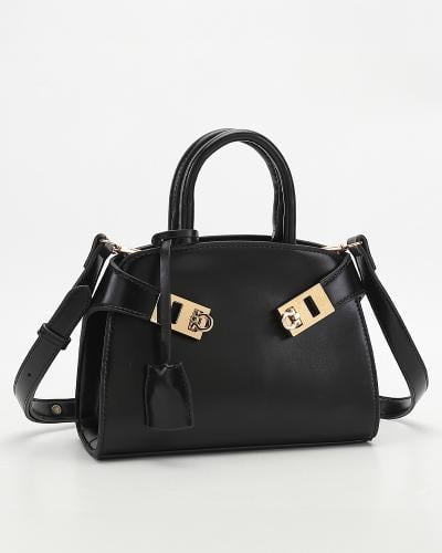 متفردة صغيره باللون الاسود