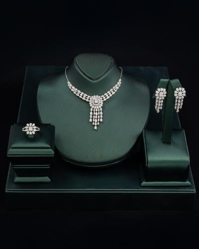 طقم نسائي زركون ساحر بلون فضي