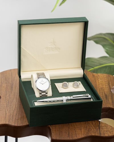 طقم رجالي استيل باللون الفضي