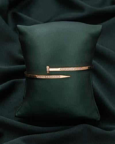 اسوارة نسائية باللون النحاسي