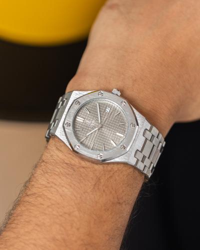 ساعة رجالية بسير ستيل باللون الفضي رصاصي