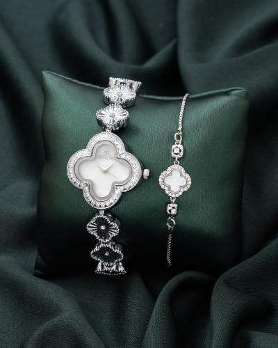 طقم ناعم عن أناقتك باللون الفضي