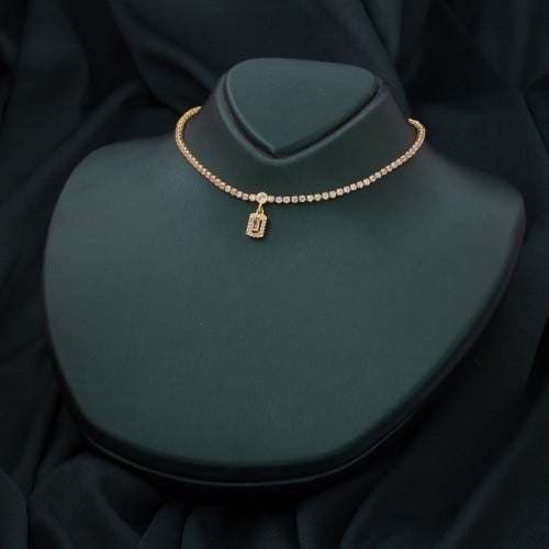 شوكر نسائي باللون الذهبي