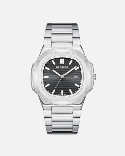 ساعة تحكي عن القوة والدقة بلون الفضي