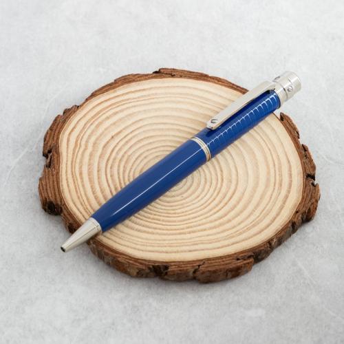 قلم بتصميم جريء يكشف عن التفرد والقوه في اتخاذ الق...