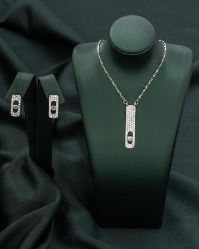 طقم ناعم لامع ملفت اختيار مثالي لعرض قوة جمالك