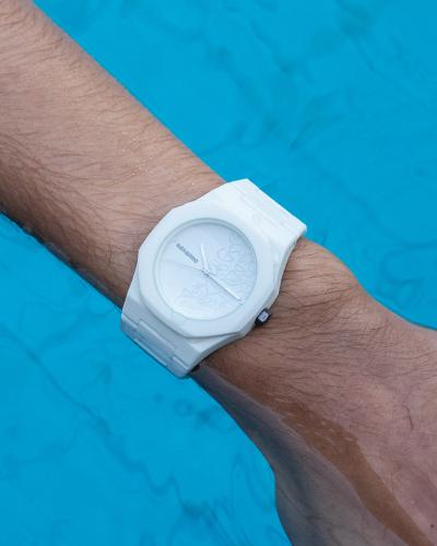 فايبر كربون نقش حصرية ابيض