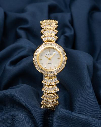 ساعة تمنح إشراقة آسرة تلفت الأنظار