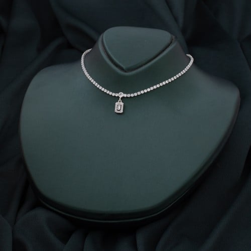 شوكر نسائي باللون الفضي