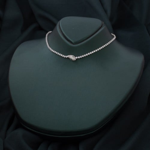 شوكر نسائي باللون الفضي