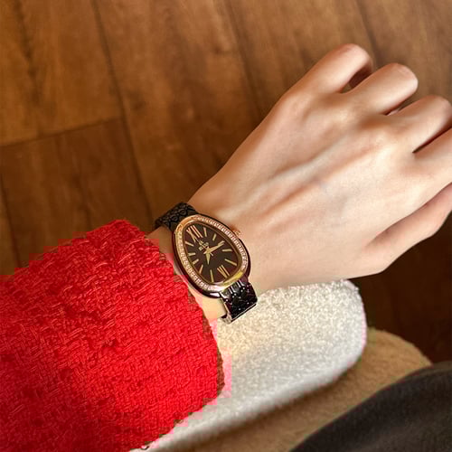 ساعة نسائية باللون النحاسي الأسود