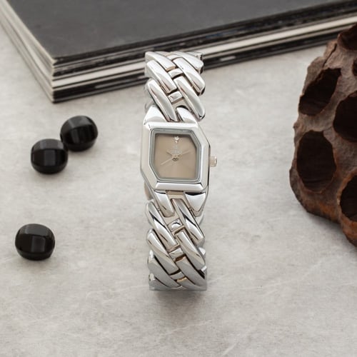 ساعة نسائية باللون الفضي ميناء رصاصي