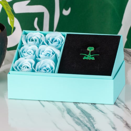 بروش بشعار السيفين و النخلة باللون الأخضر