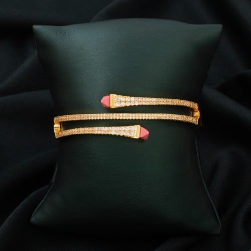 ترمز هذه الاسواره الأنيقه إلى الحب الابدي