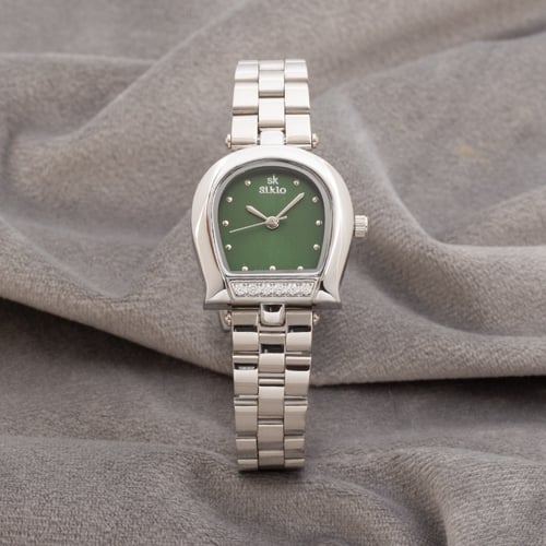 ساعة نسائية باللون الفضي ميناء أخضر