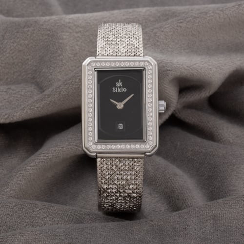 ساعة نسائية باللون الفضي