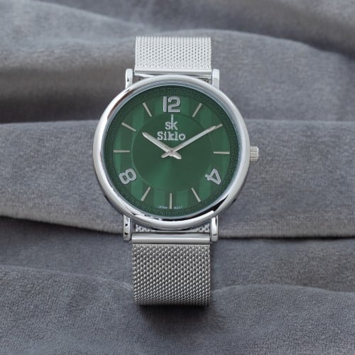 كل رجل عصري يهتم بتفاصيل إطلالته وتفرده لحضور ملفت...