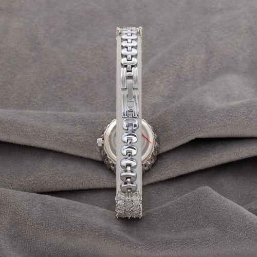 ساعة نسائية سهرات فصوص بياجية البراقه..