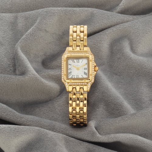 ساعة نسائية باللون الذهبي