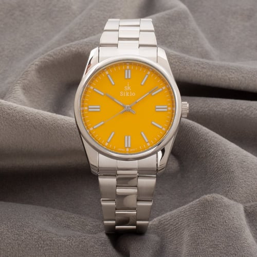 ساعة رجالية باللون الفضي