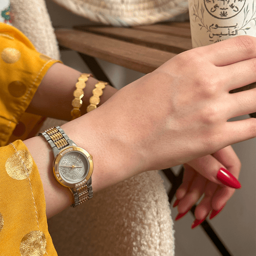 ساعة نسائية حصريه بتصميم الجنيهات للميناء الداخلي