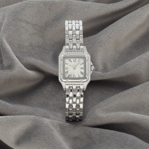 ساعة نسائية باللون الفضي