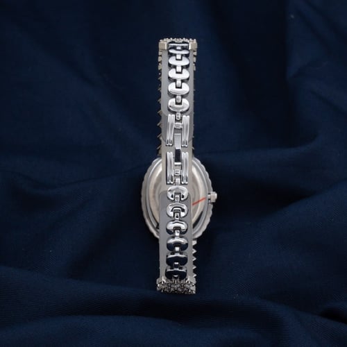 ساعة نسائية فصوص زركون باللون الفضي ميناء كحلي