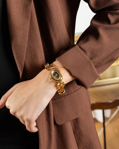 نسائية أنيقة بتصميم فني فريد باللون الذهبي ميناء ب...