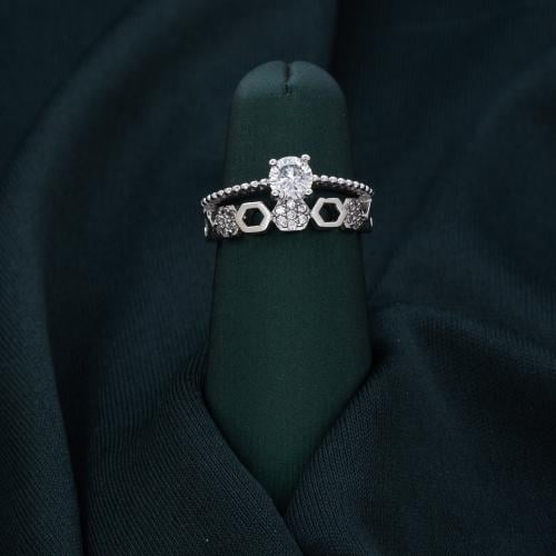 تألقي كأول نجم في السماء ليلاً مع خاتم Constella ا...