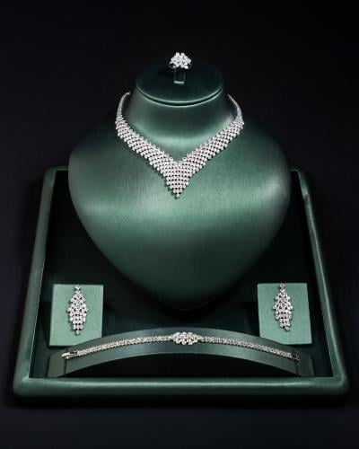 طقم سهرات أنيق وكلاسيك