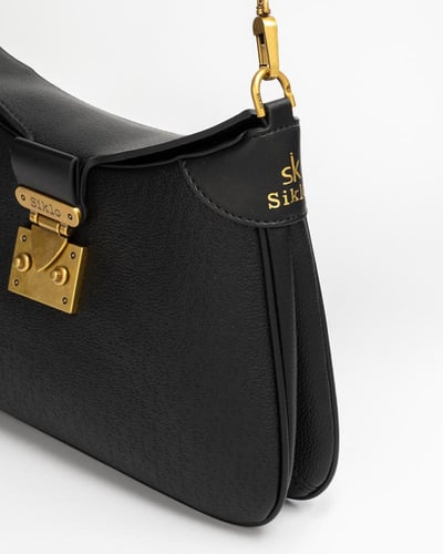 شنطة باللون الاسود حجم وسط