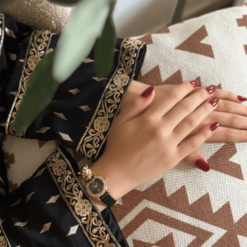 الساعة النسائية الجلد الأسود الذهبي ذات التفاصيل ا...