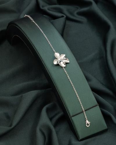 اسوارة نسائية رقيقه ناعمه