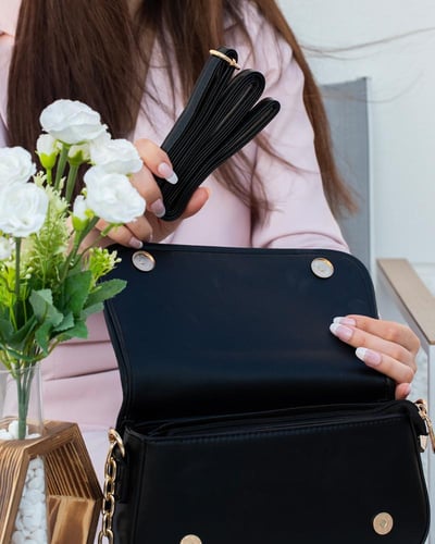 فاخرة وسط باللون الاسود