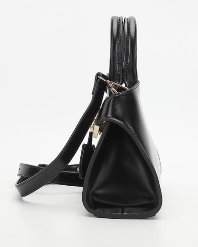 متفردة صغيره باللون الاسود