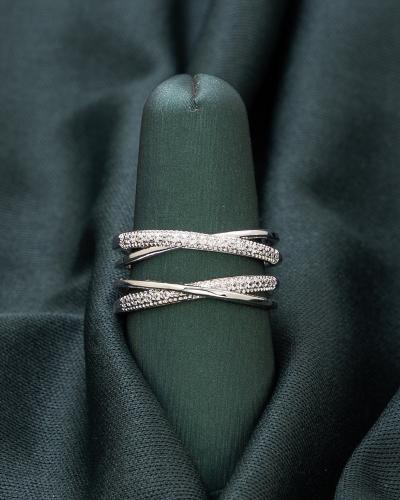 خاتم بلمسة ملكية يروي حكاية فاخرة