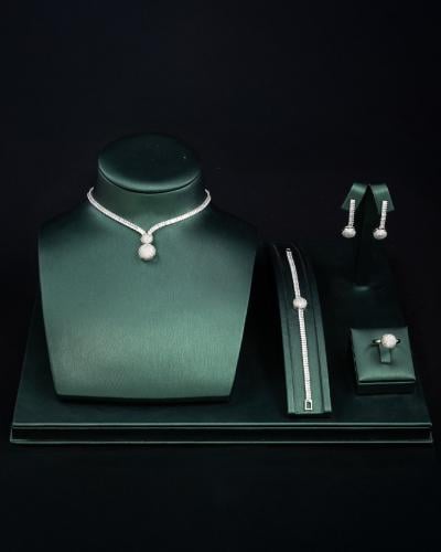 طقم إكسسوار أنيق بلون فضي فاخر