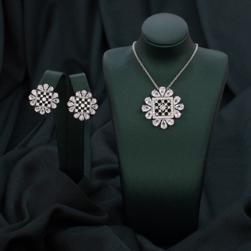 طقم قطعة اكسسوارات شفافة وأنثوية